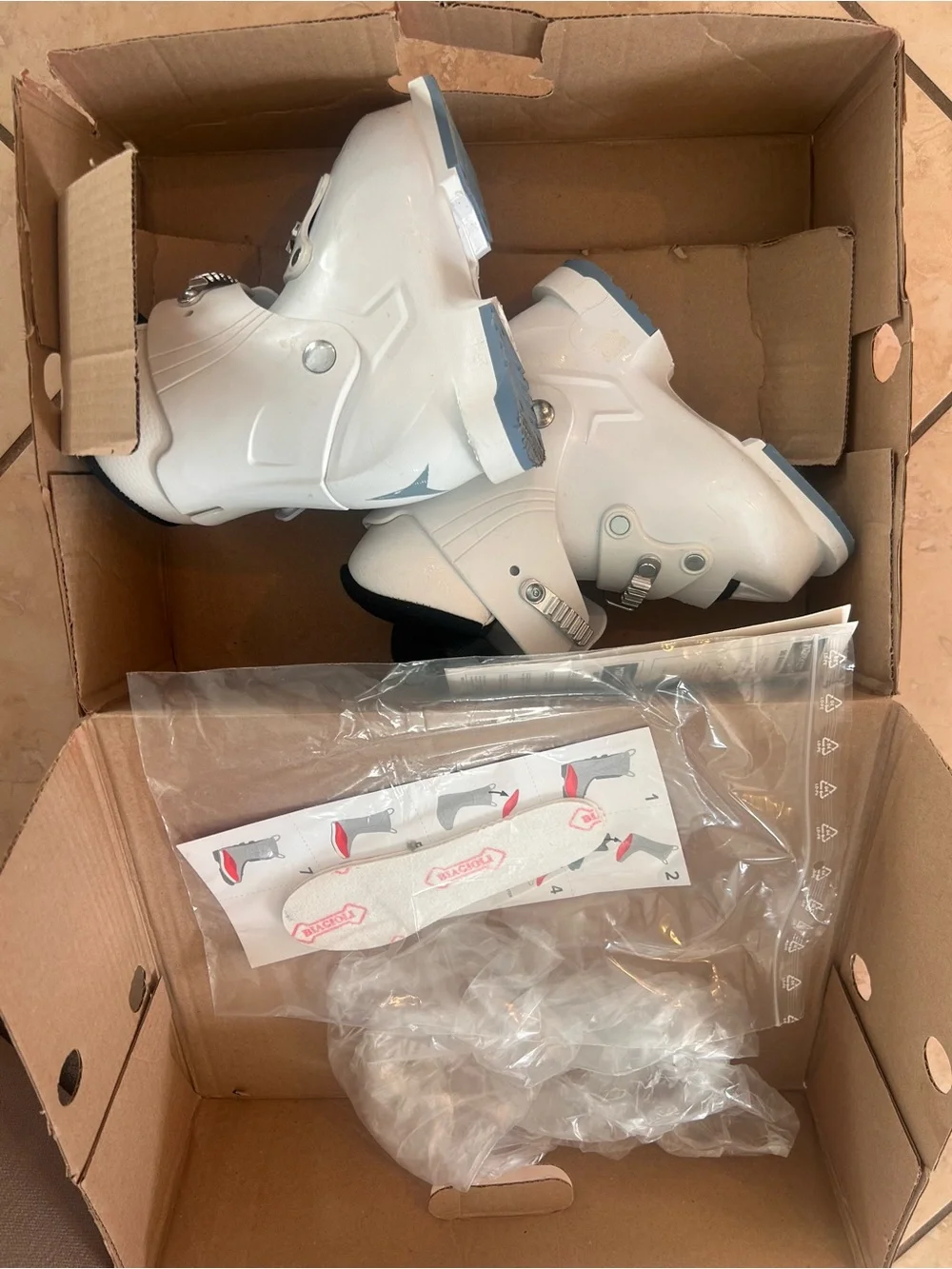 Atomic Hawx Girl 2 White Ski Boots size 19/19.5 kids size 12 12.5